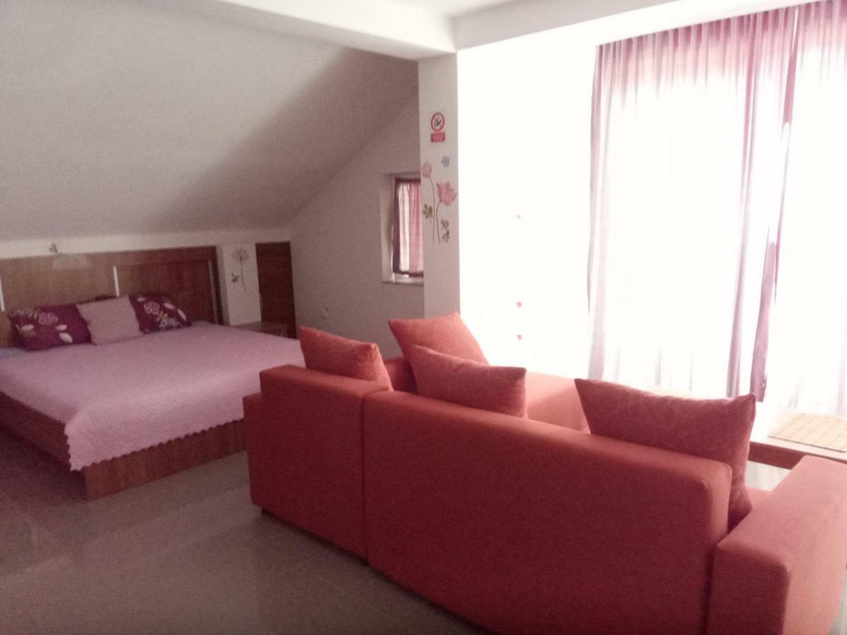 Yard House Trpejca Hotel Ohrida Exterior foto